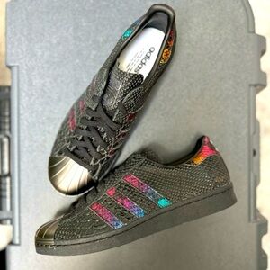 NWOT Custom David Bowie Adidas Shell Toes Women’s